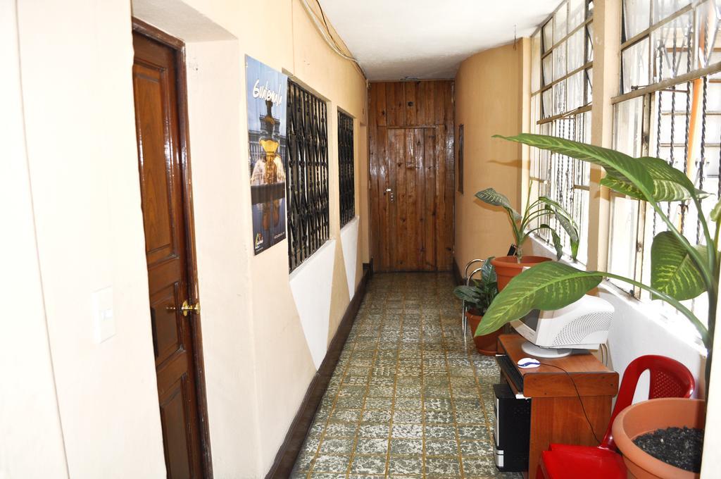 Hotel Estacion Gerona Bed & Breakfast Guatemala City Exterior photo